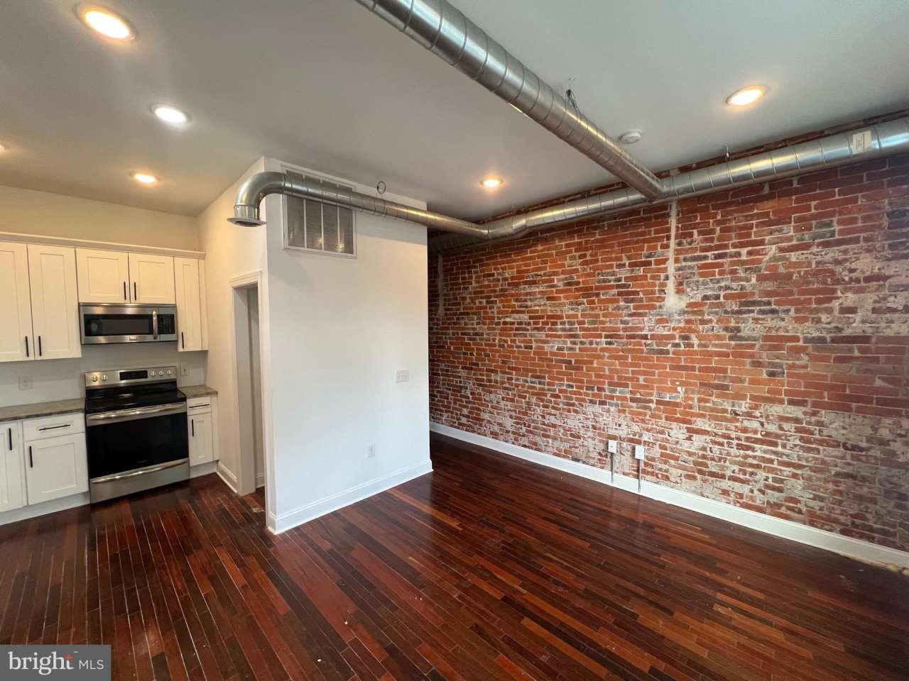 3228 W DIAMOND Street unit: 2