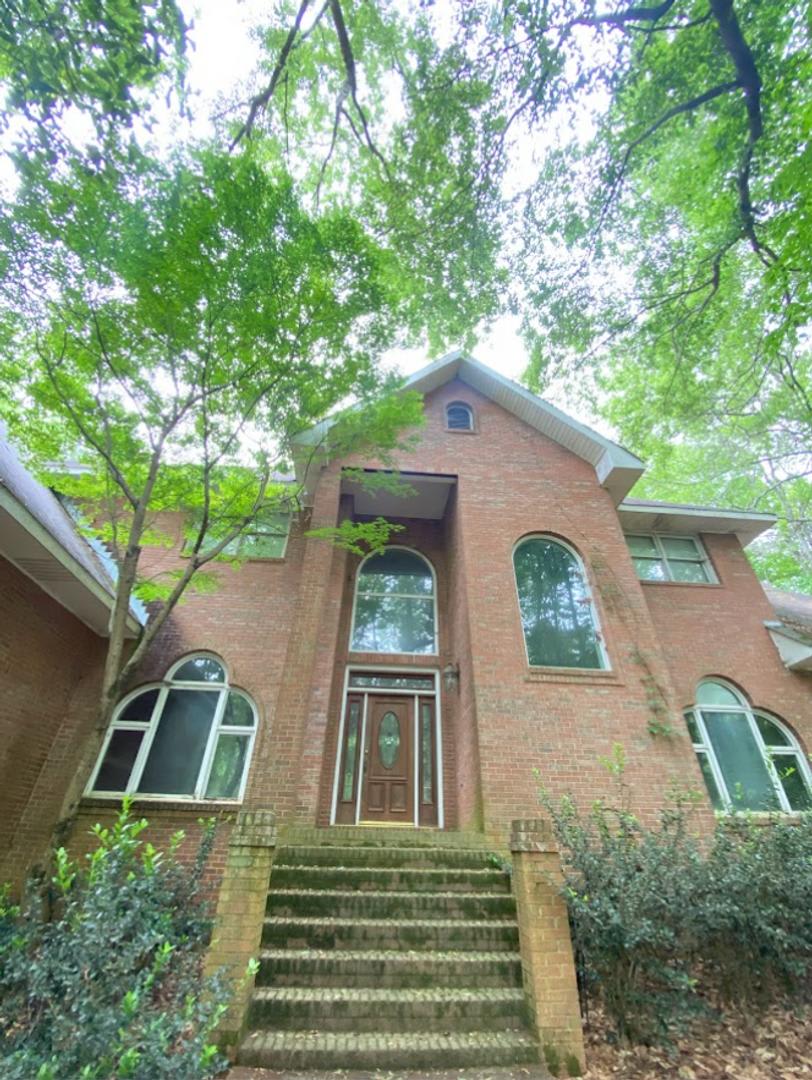 Charming Home Available Now!