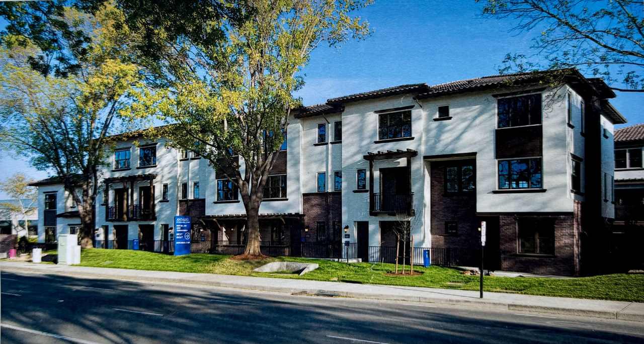 Pleasanton Andares townhouse 3 BD + office / 3 full, 2 half BA TOP Schools