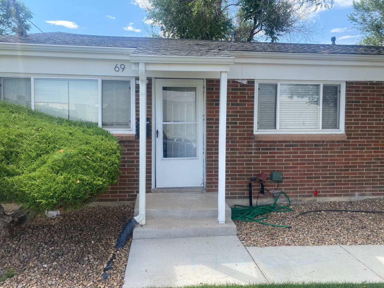 Spacious 2 Bedroom, 1 Bathroom Duplex with Private Backyard!