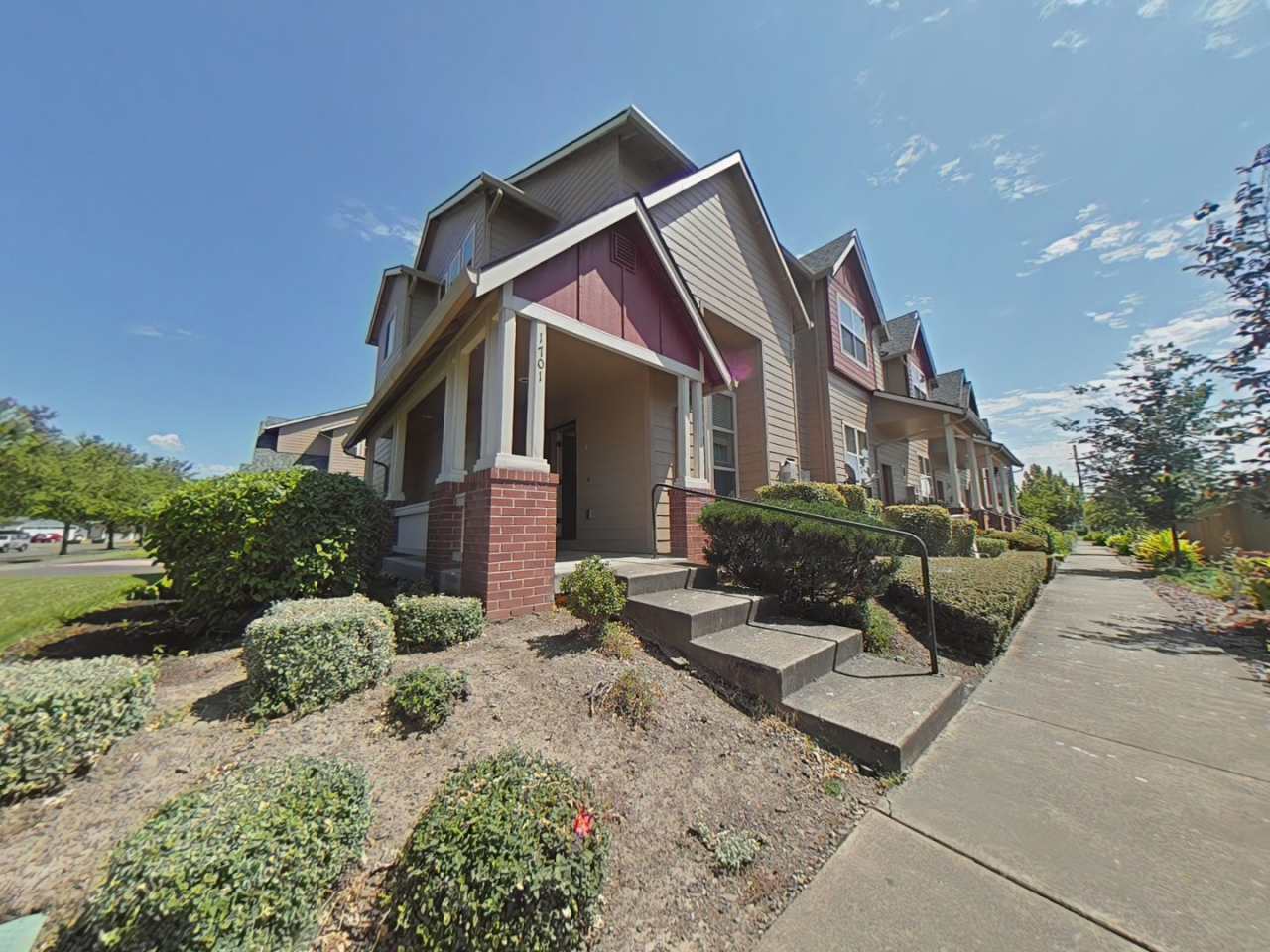 3 Bedroom Townhouse ~ Close to Campus