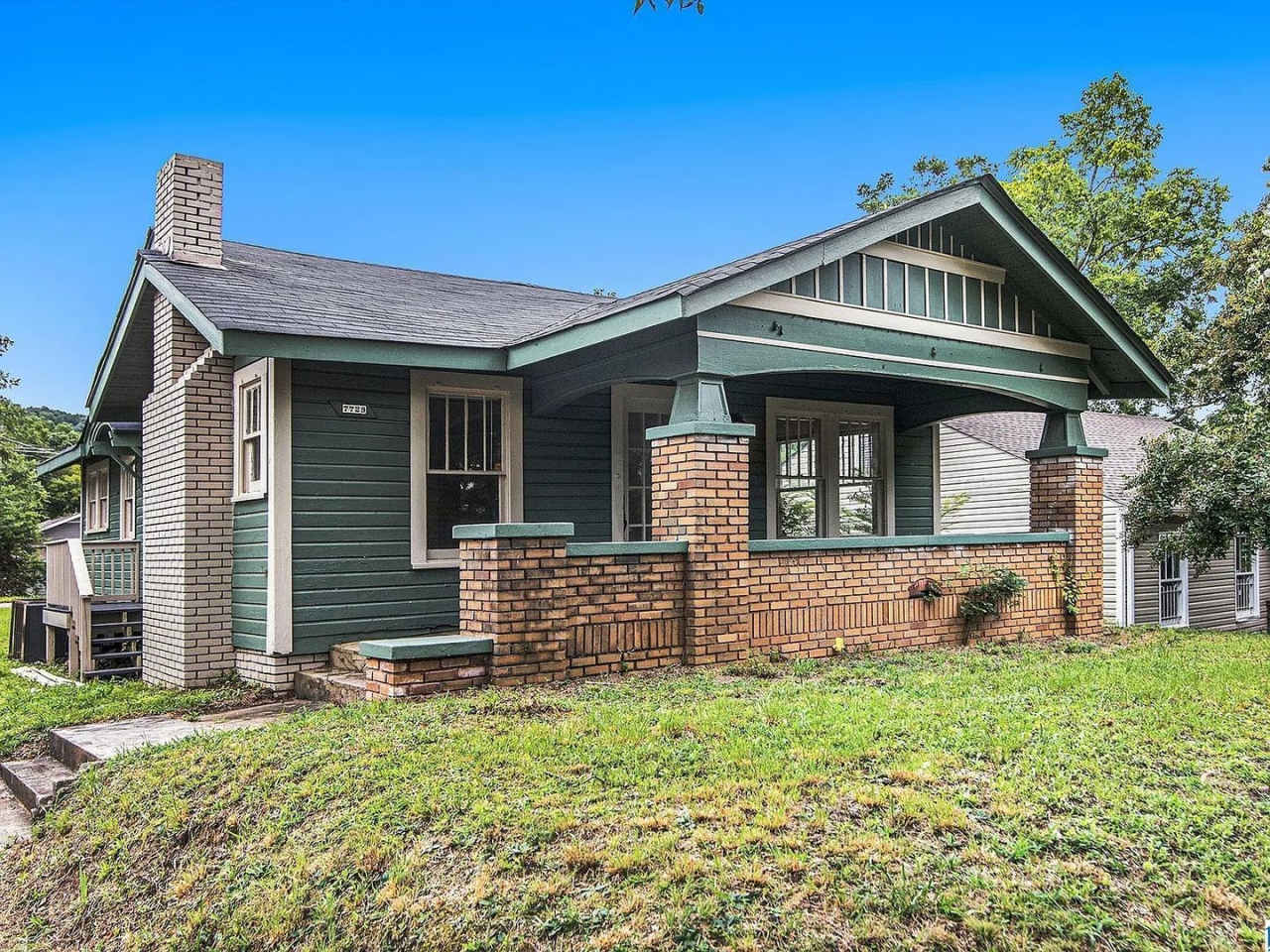 Charming Craftsman Bungalow in South East Lake