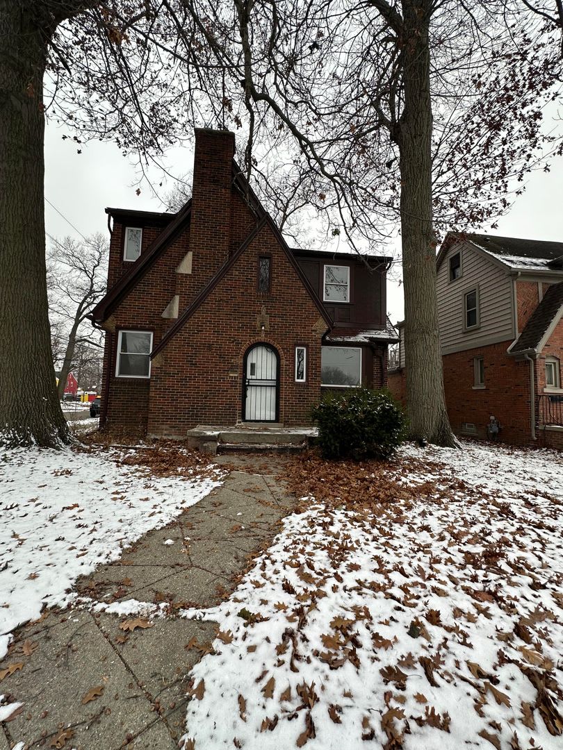 Beautiful 4 bedroom brick tudor