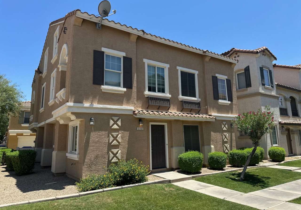 Comfort with Resort-Style Living 2BED/2BATH in Gilbert! *New WASHER and DRYER**