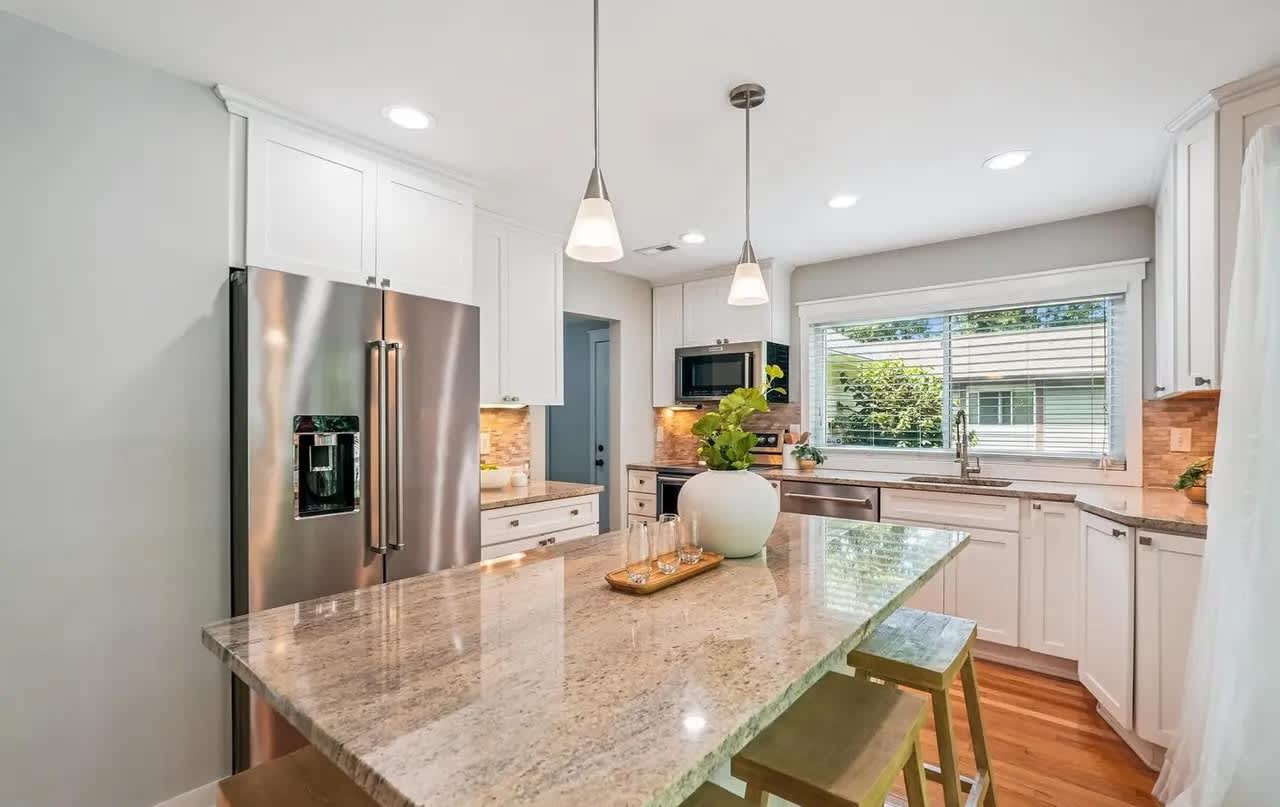 276 West Meadowland Lane