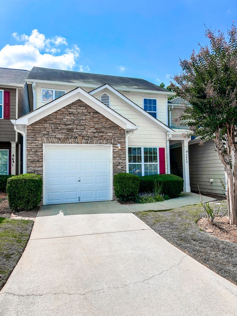 3/2.5 Townhome in great Oakwood location