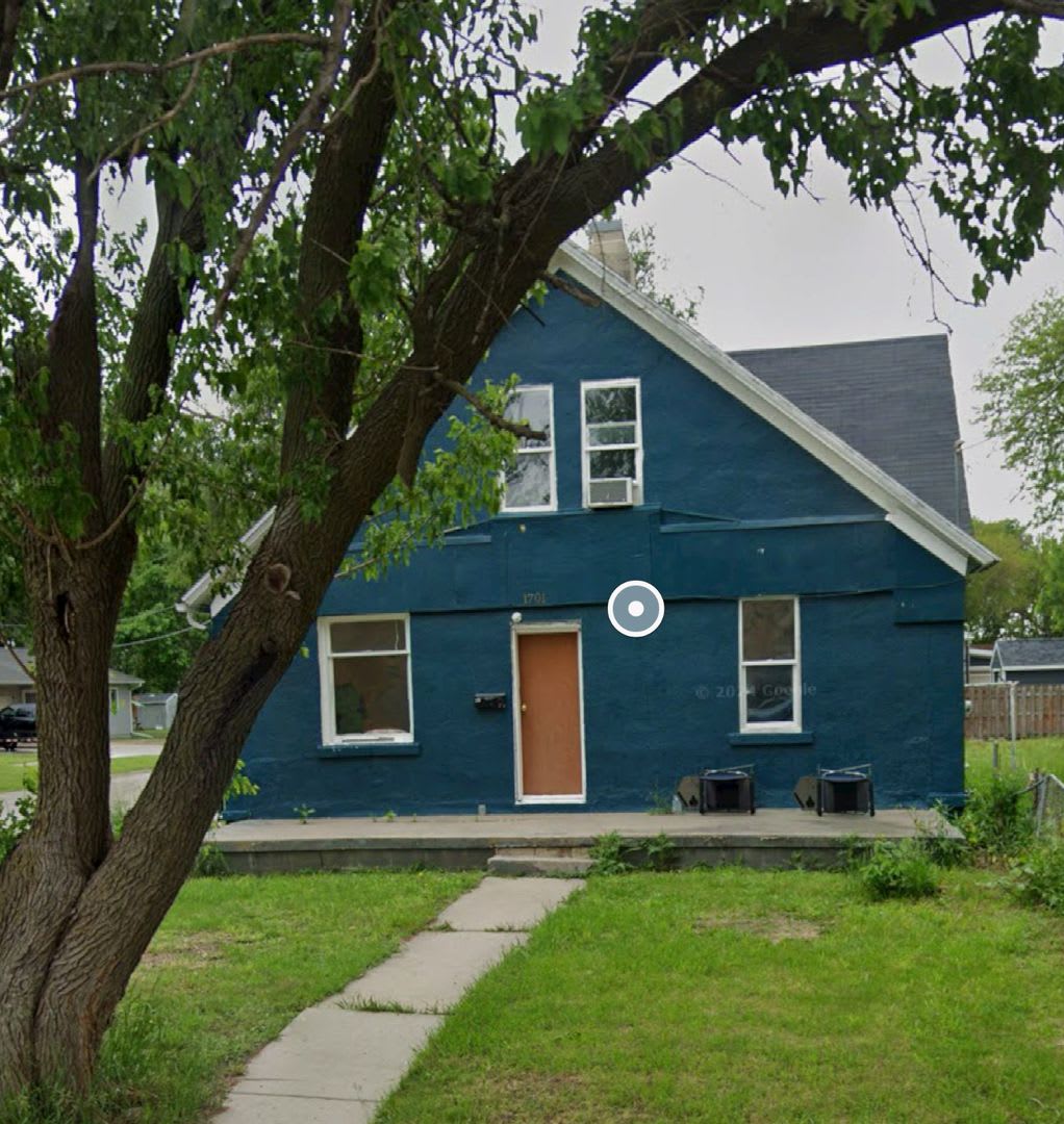 $1400 - 4 Bed 1 Bath Home