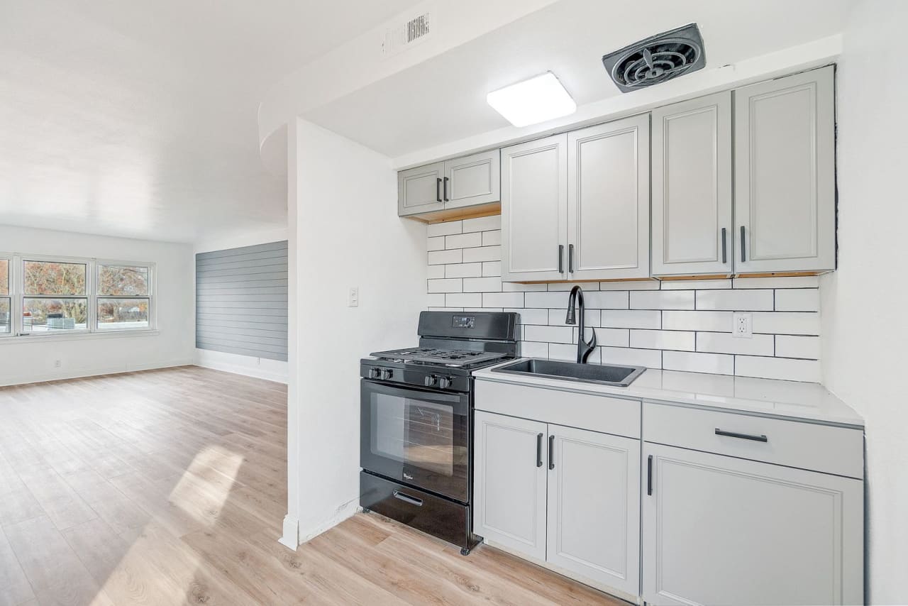 249 - 255 Parkview Blvd