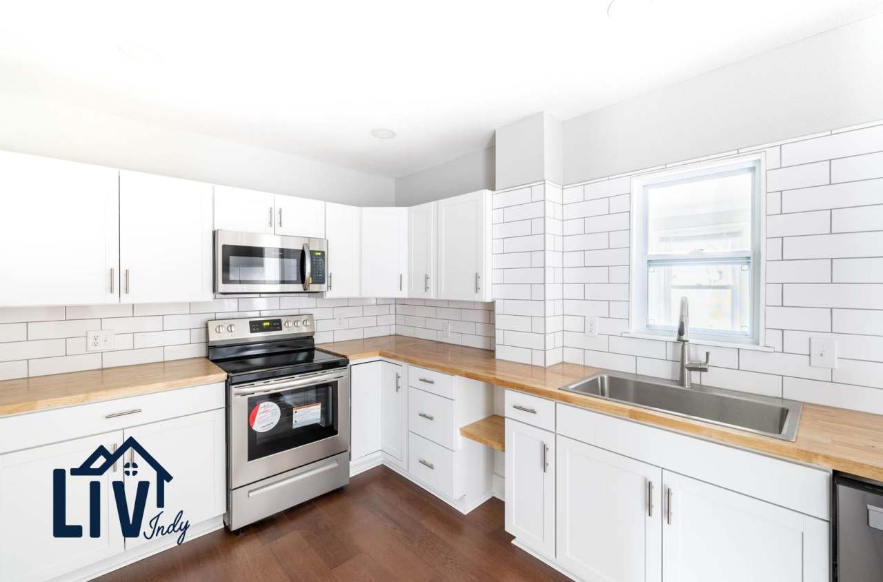 Updated 3 bed 2.5 bath Available now!