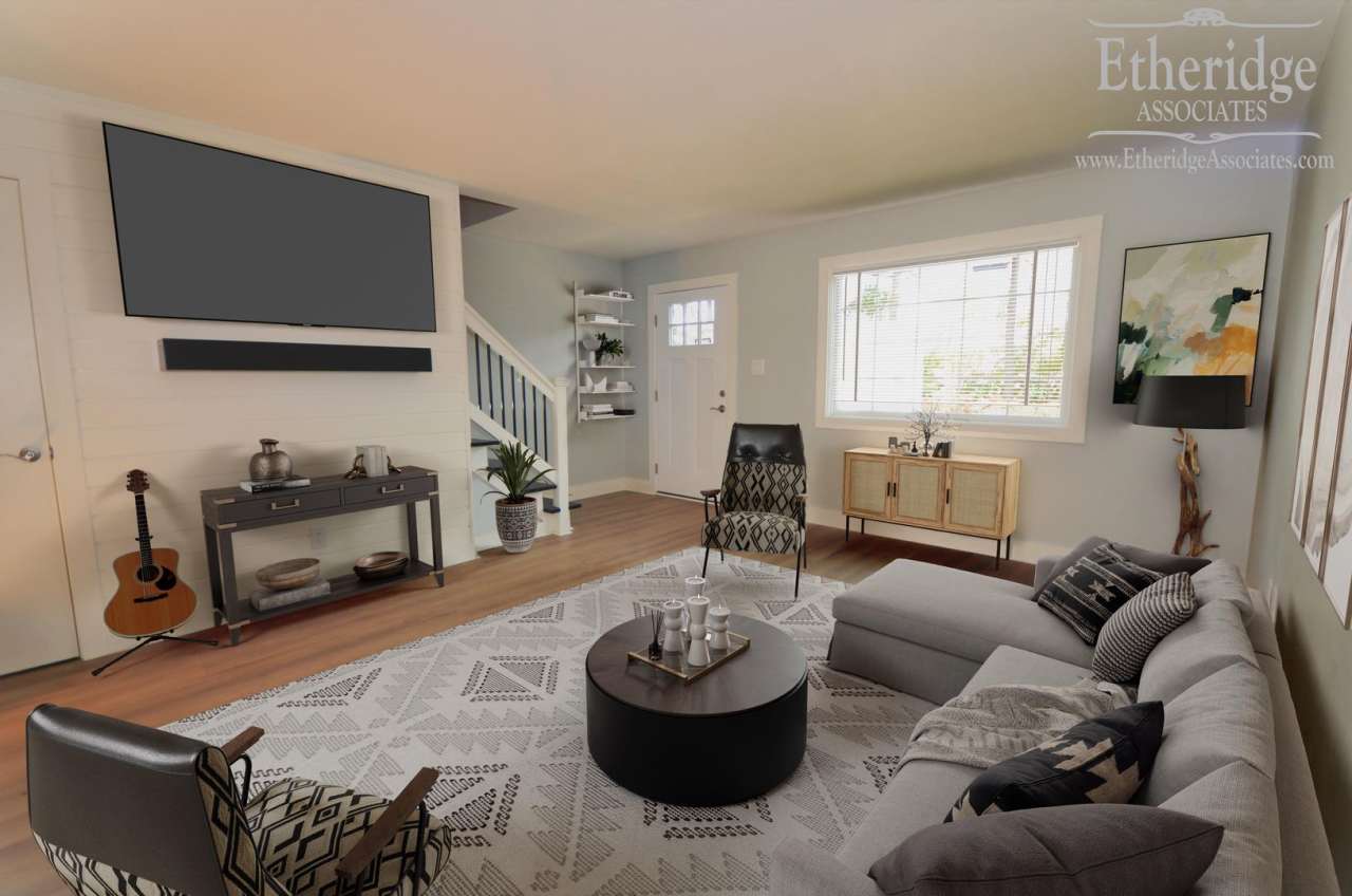 Renovated 2 bed 1.5 Bath Townhome Apartment