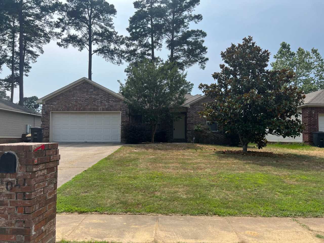 303 Boston St., Jacksonville AR 72076 - Very nice 3br 2ba with privacy fenced back yard