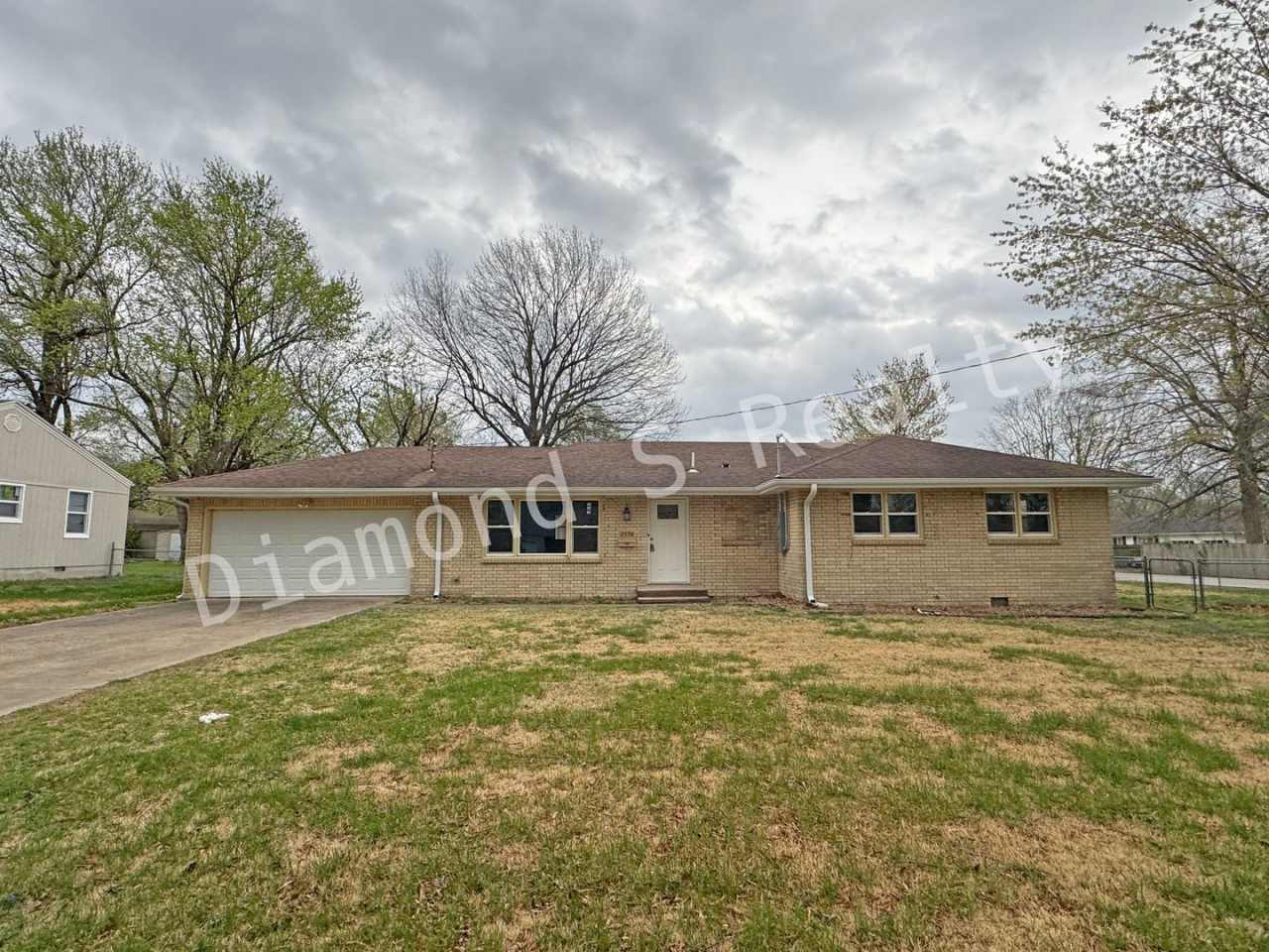 6 Car Garage! Beautifully Remodeled 3 Bedroom Home