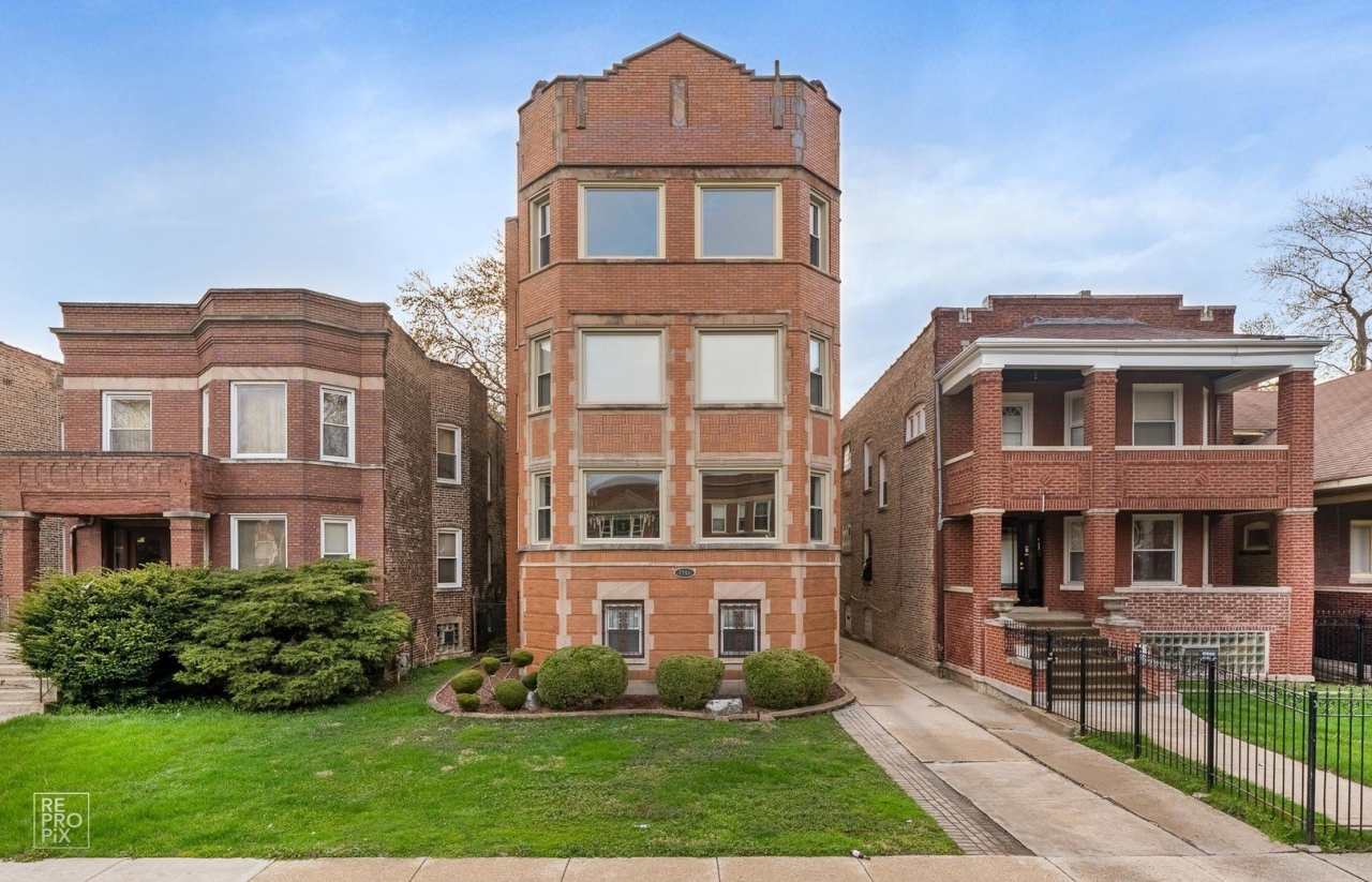 7751 S Saginaw Avenue