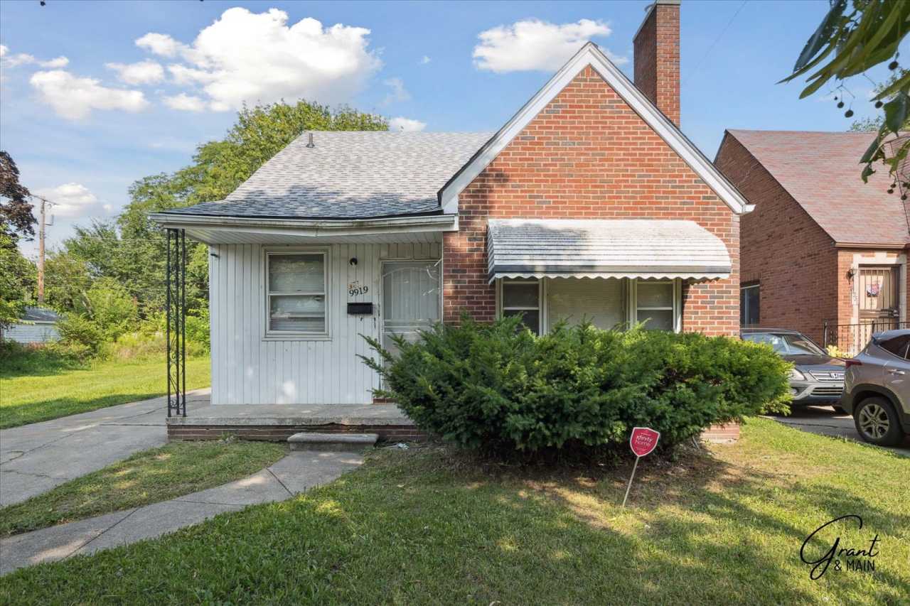 3 bedroom - 1.5 bath - bungalow - $1195