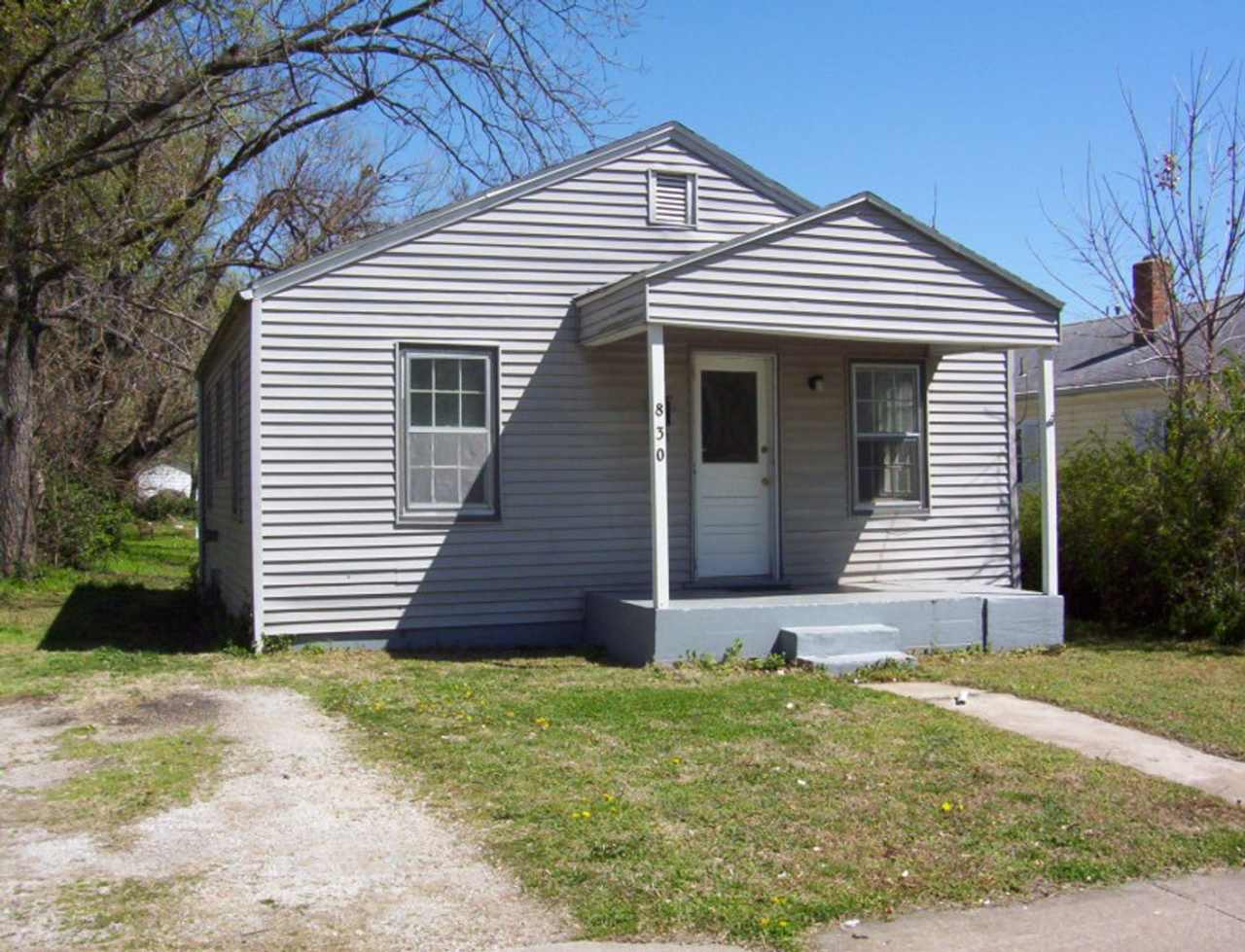 Cute 2 bedroom house in quiet neighborhood!
