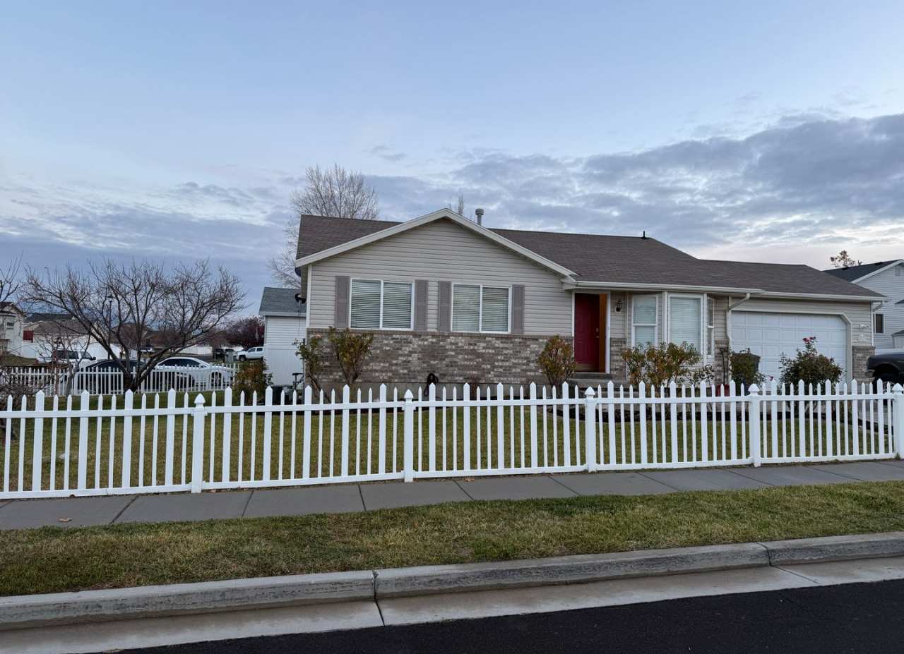 Beautiful 6 bedroom home!