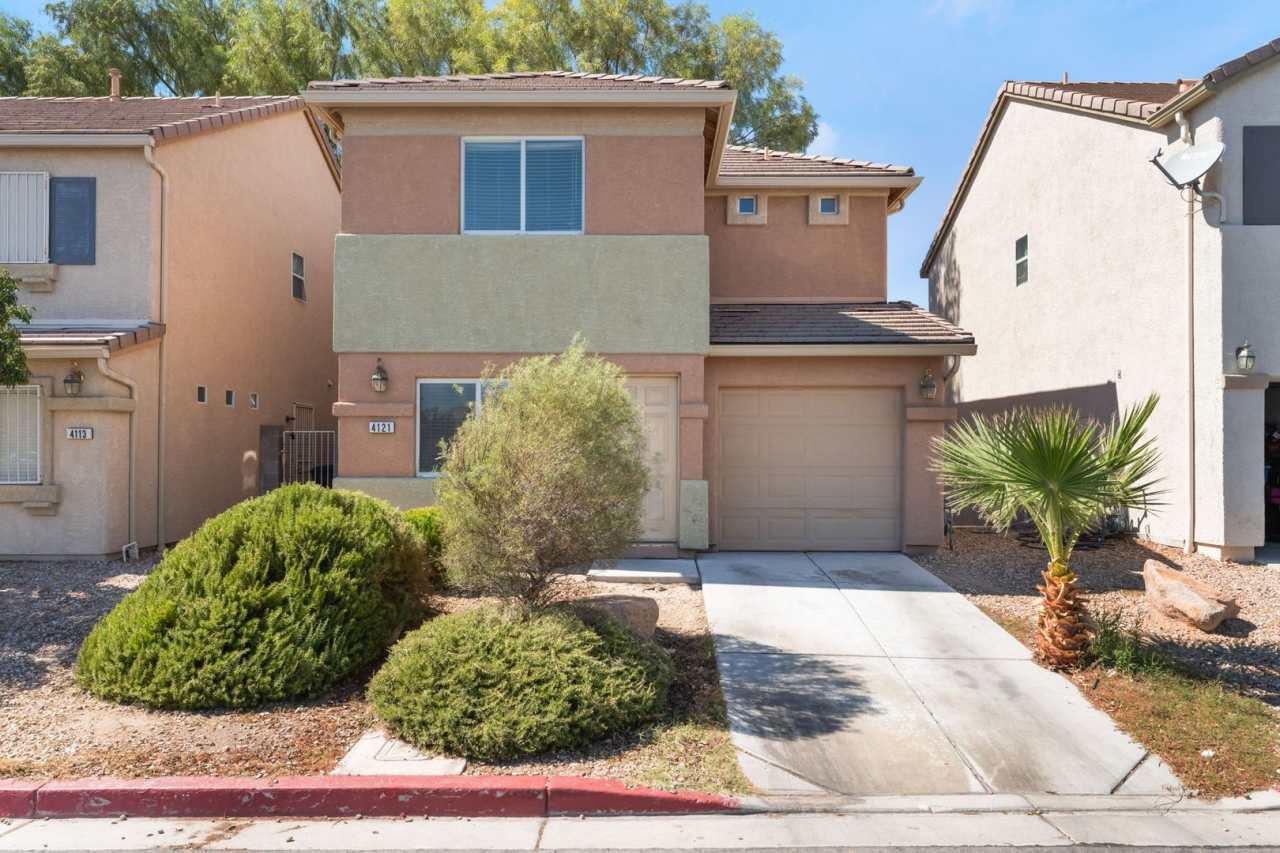 Cozy 3-Bedroom with Spacious Backyard!