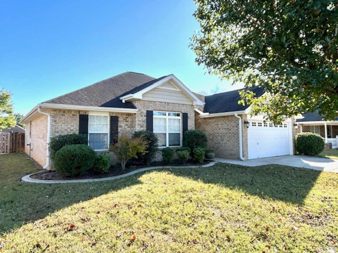 Available Now-Charming 3-bedroom brick ranch home in Owens Cross Roads, AL.