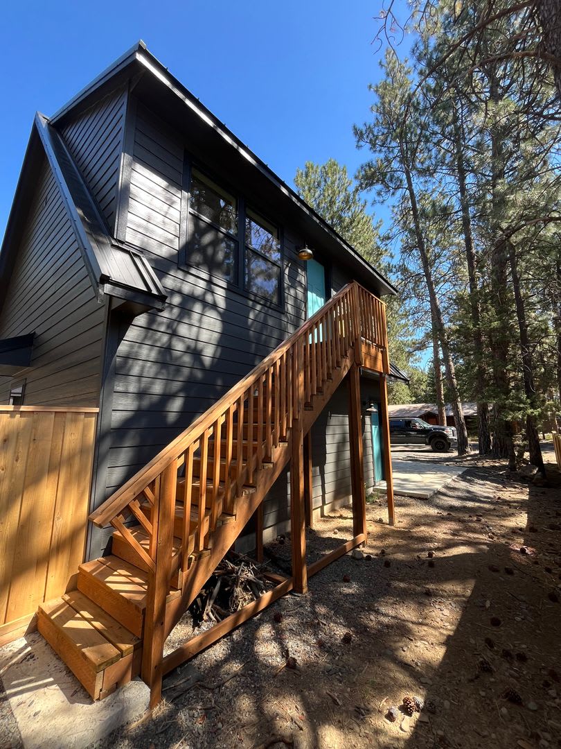 Spectacular BRAND NEW 1-bed/1-bath apartment with Mt Views! ***Utilities included!***