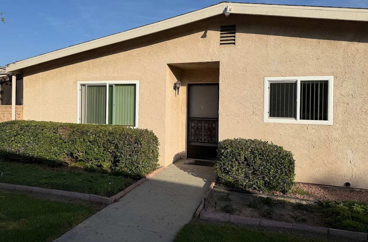 FOR LEASE Townhouse in Oceana East