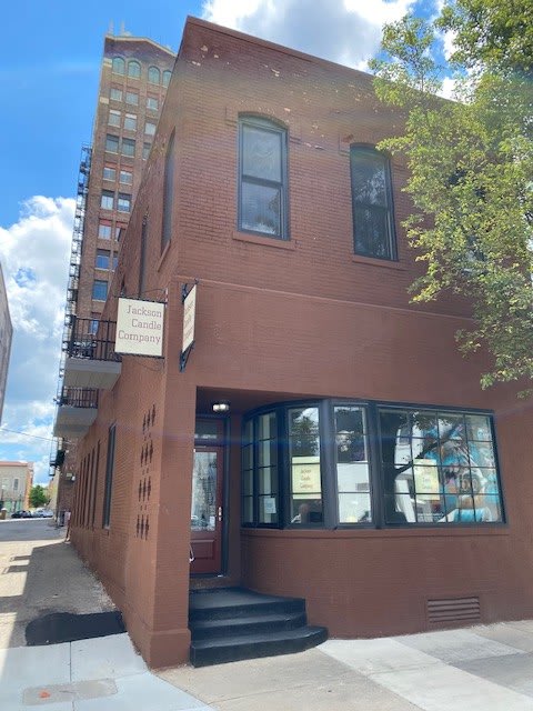 163 W Pearl St