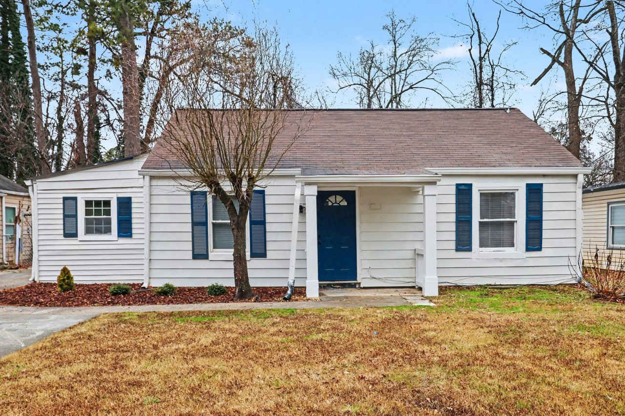 Fully Renovated 3BR/2BA Cottage Located in the Center of Chamblee!