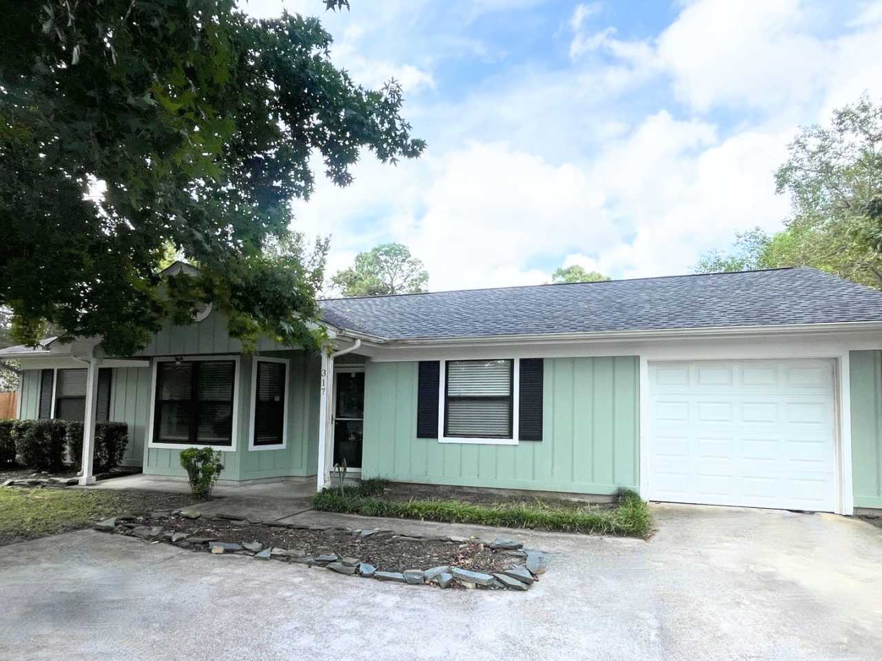 317 Lakeview Drive, Mariners Landing, Kingsland- Camden County , Georgia