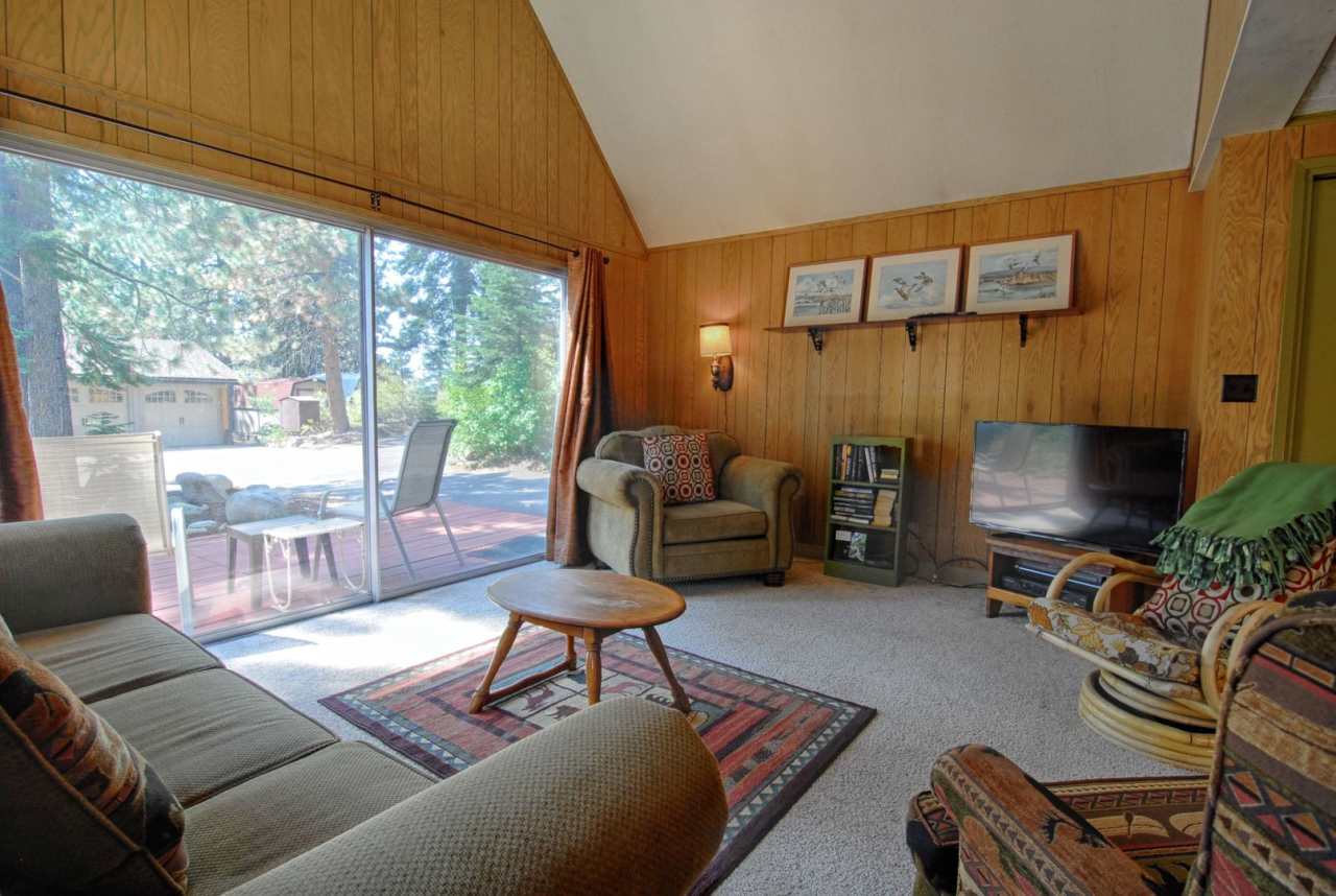 SKI LEASE: Tahoe Vista, Sleep 2-5, Wood Stove