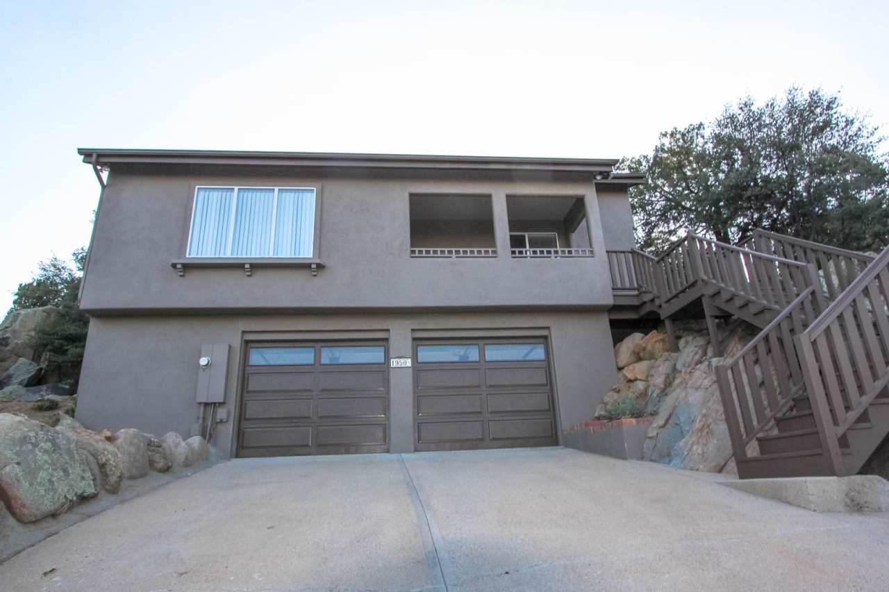 Home located in Pines  Boulders with Views!