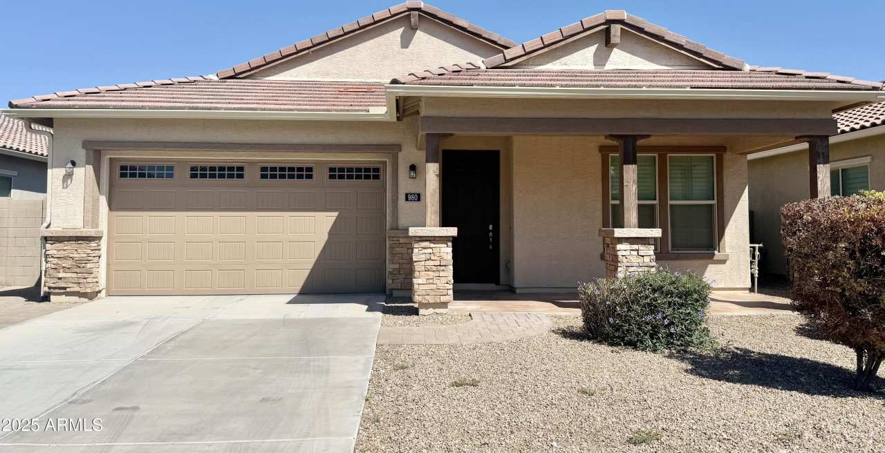 980 E KNIGHTSBRIDGE Way