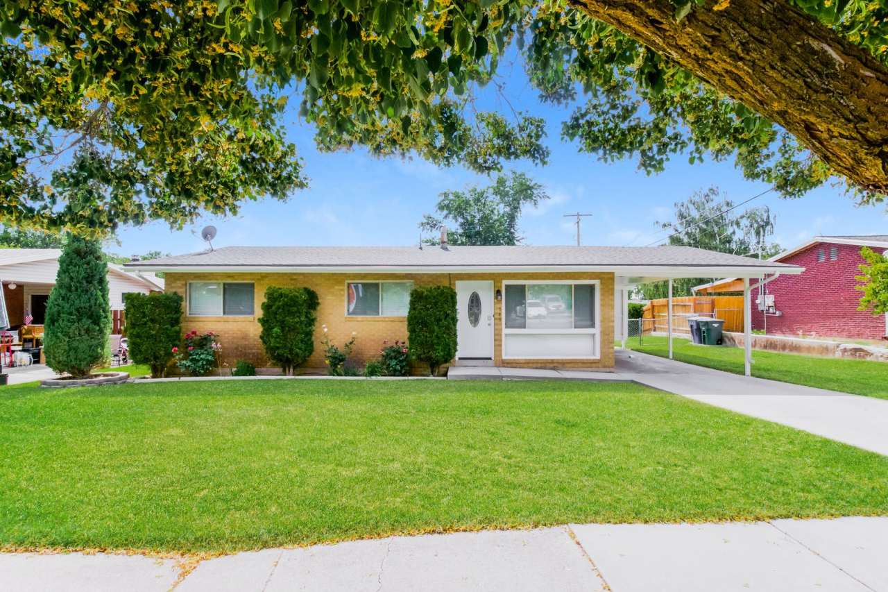 Cozy 3 Bed, 1 Bath Pet-Friendly Home with Central Air  Carport Parking! - Available NOW!