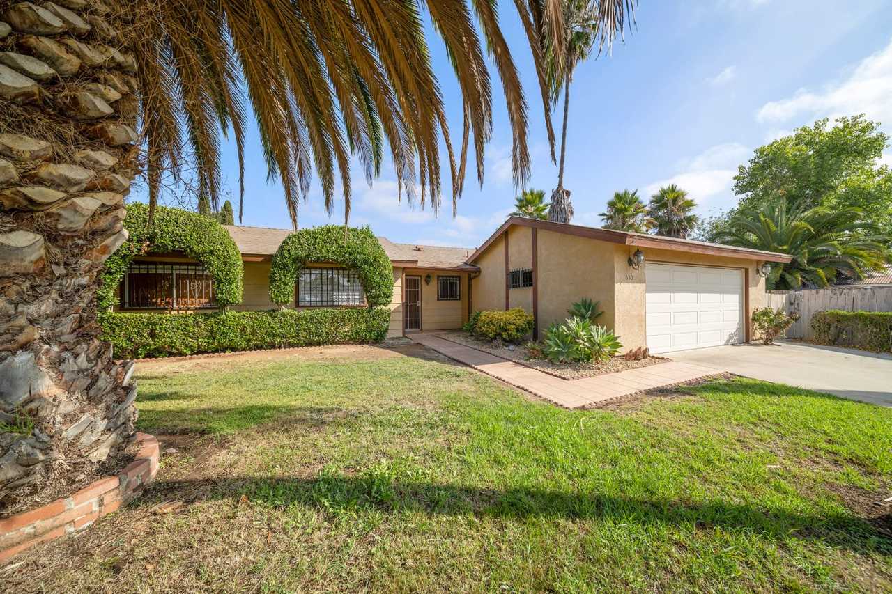 Charming 3 bedroom 2 bath in Escondido!