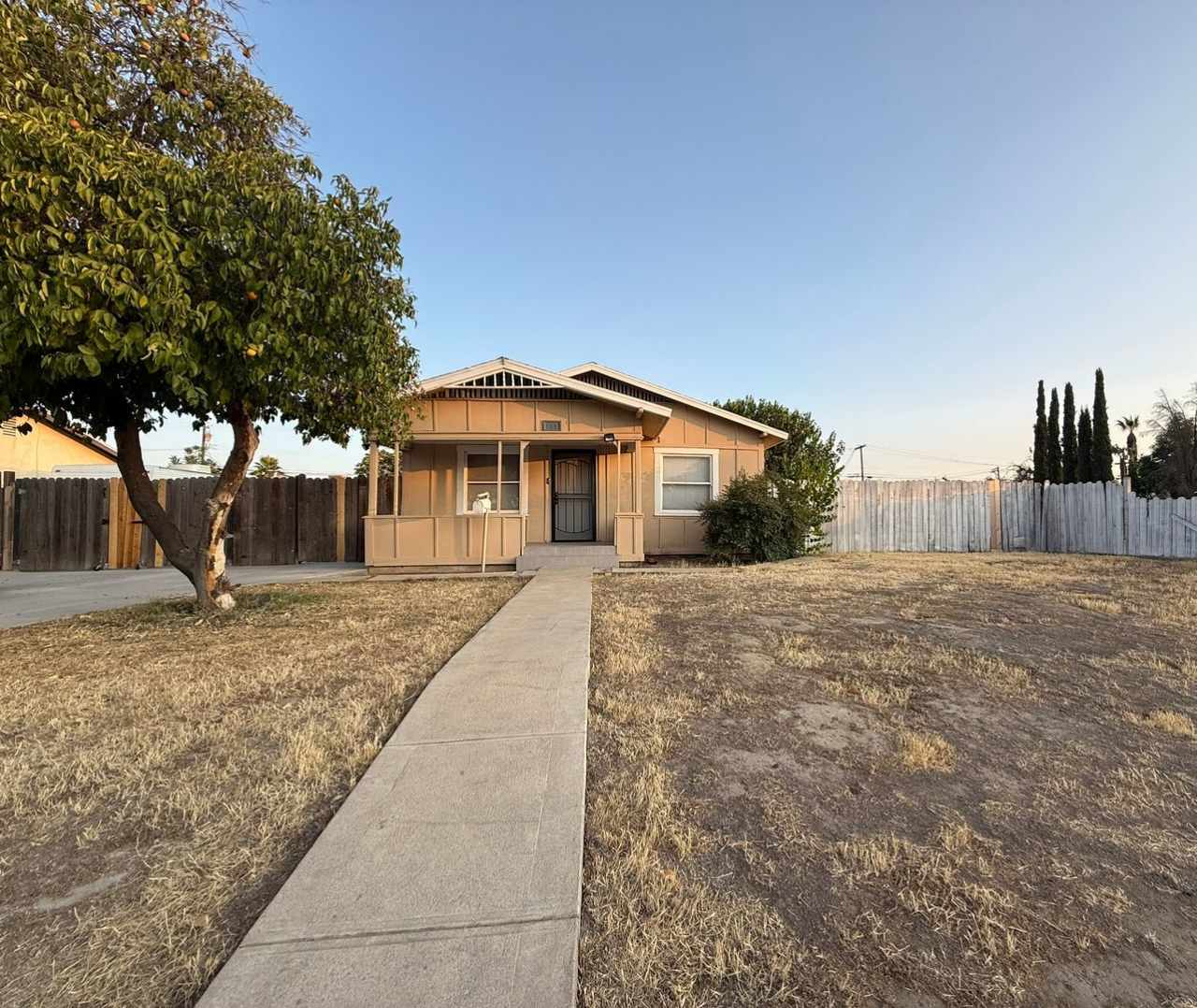 Central Bakersfield House Ready to move in!!!