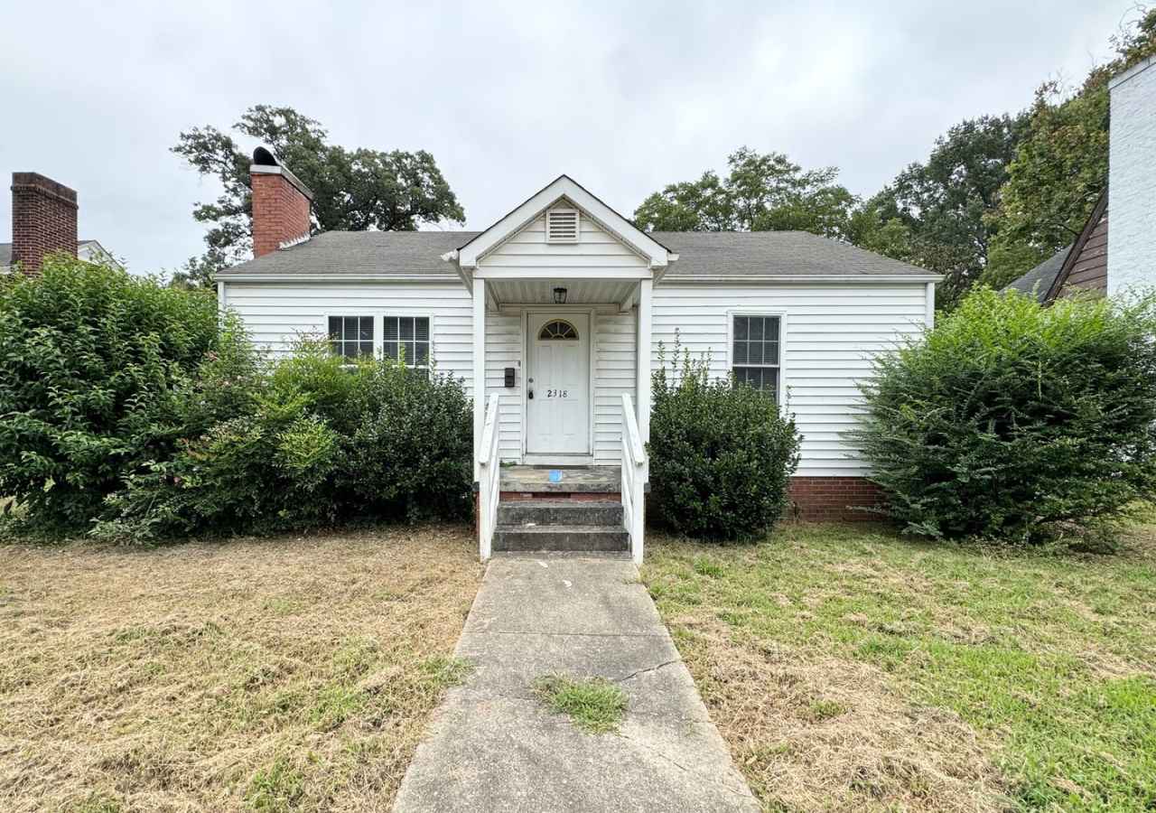 3 BR house available near Target on Lawndale!