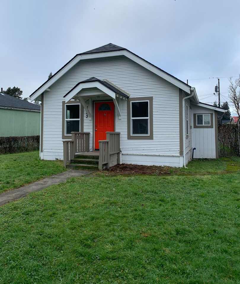 Charming 1 Bedroom, 1 Bathroom Home with Large Backyard