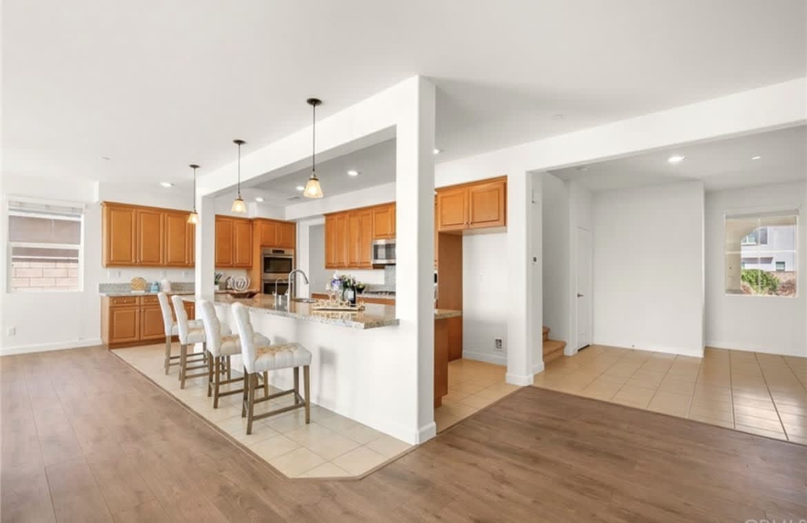 14925 Shoreham Street