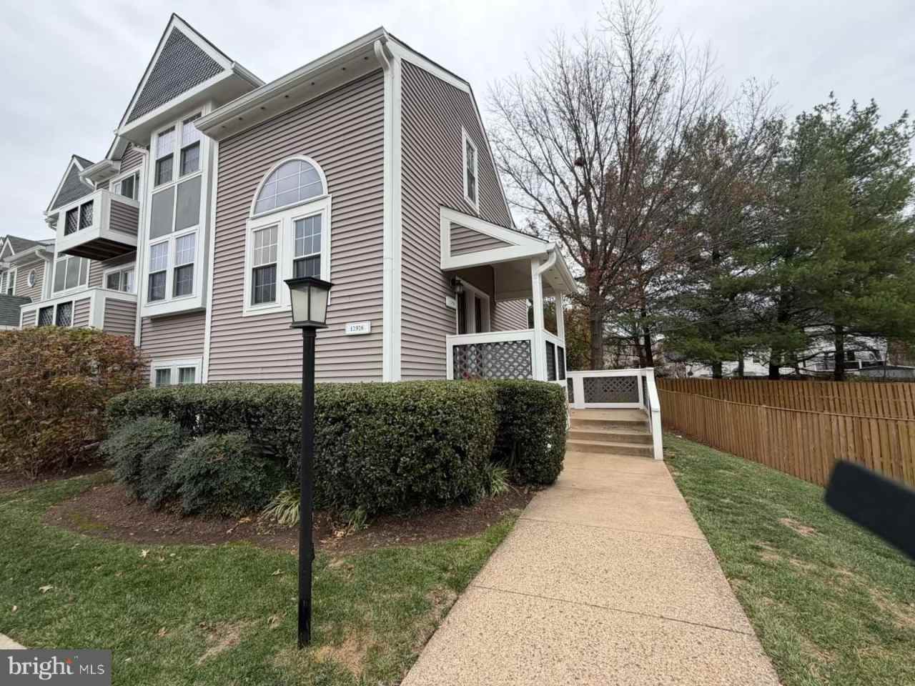 12926-B GRAYS POINTE Road unit: 12926B