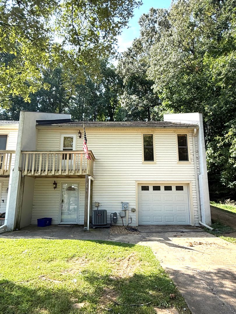 3 Bedroom Townhome located walking distance to Downtown Woodstock!