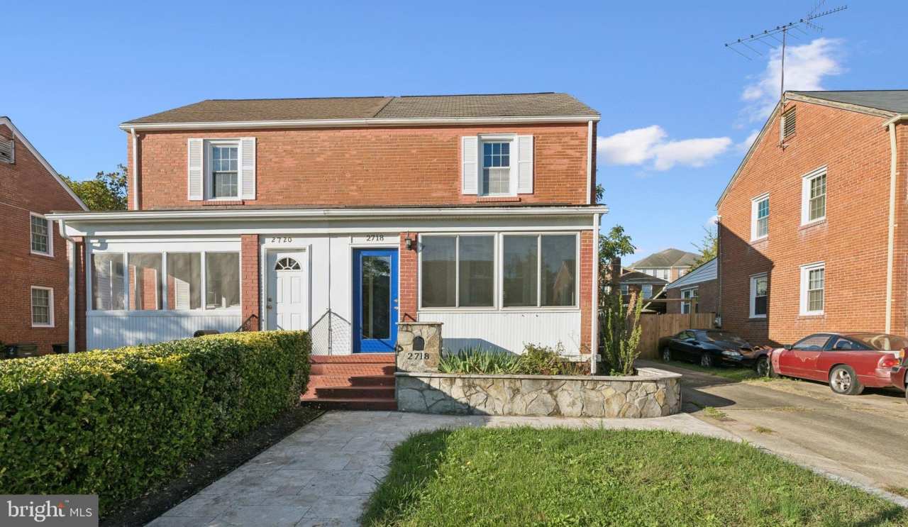 2718 S UHLE Street S