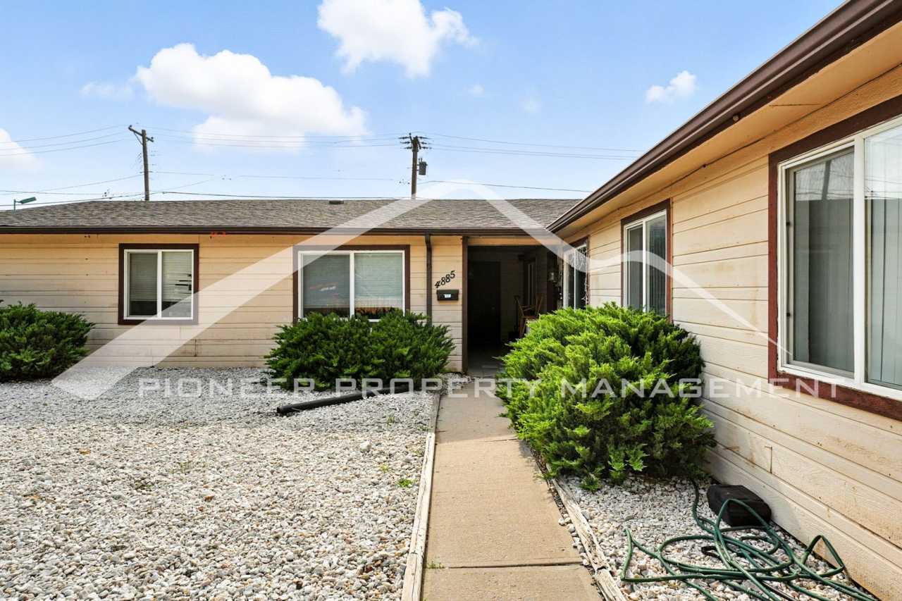 Charming Condo with Washer/Dryer and Reserved Parking