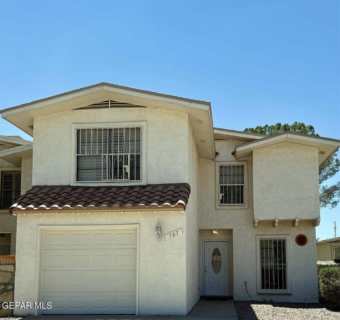 707 El Pinal Place
