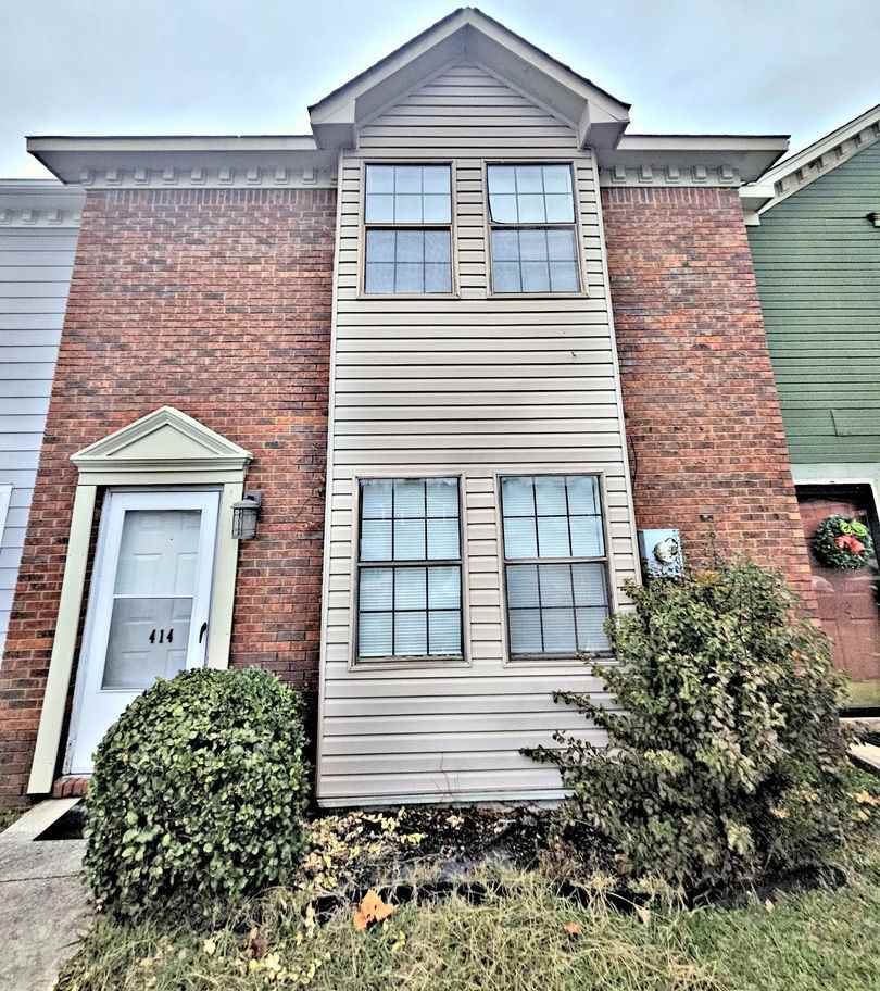 Townhouse Apartment 2BR/2.5BA SW Decatur