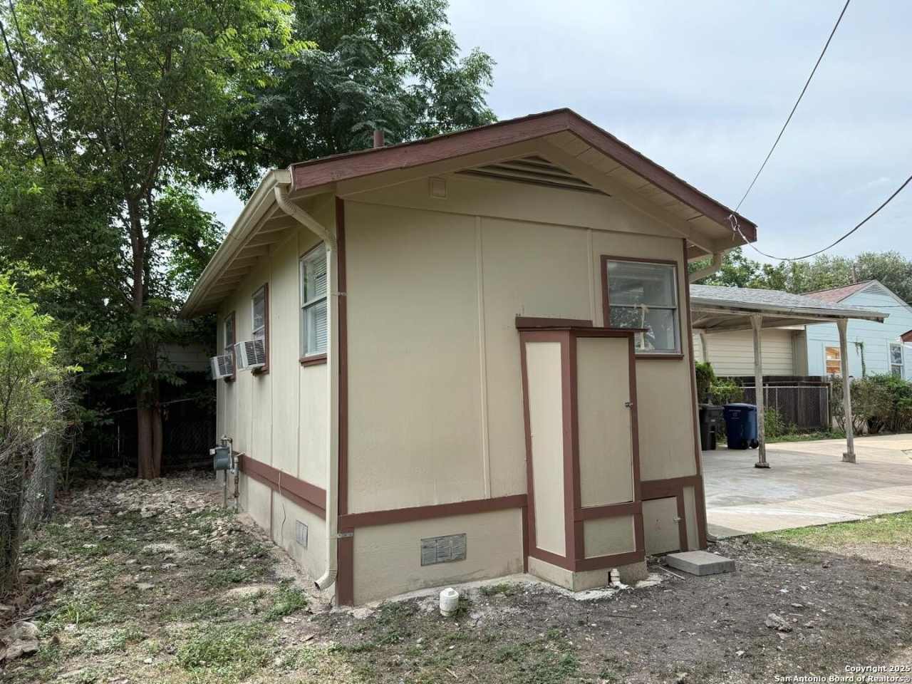 1334 W LULLWOOD AVE unit: B