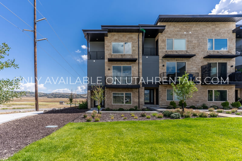 6590 Serviceberry Dr