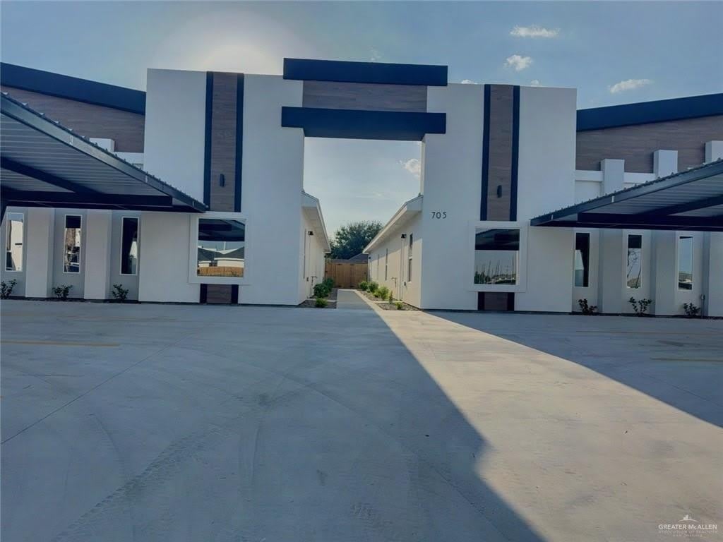 705 N Emerald Avenue unit: 3