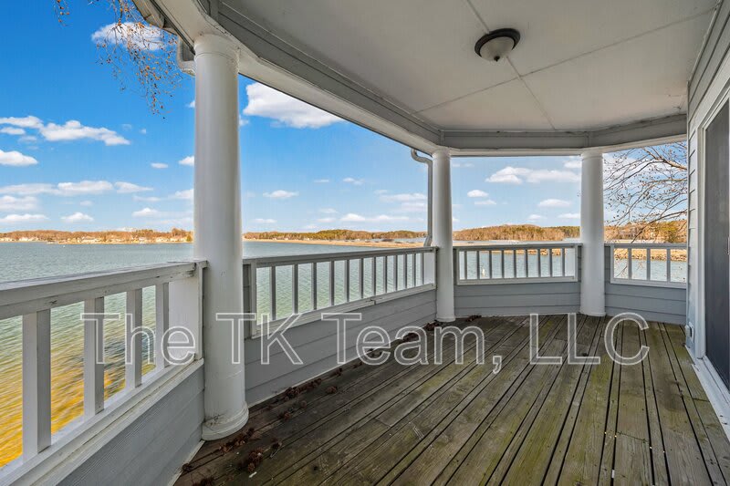 372 Northwest Drive - 1