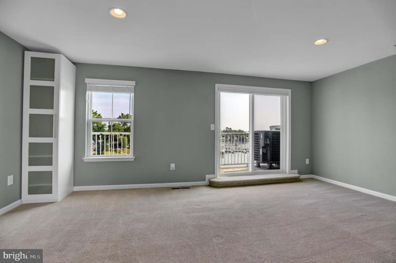 8224 SECLUDED COVE LANE