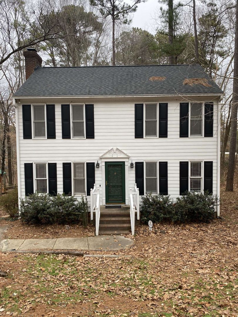 Charming 3 Bed Colonial in Woodcroft!