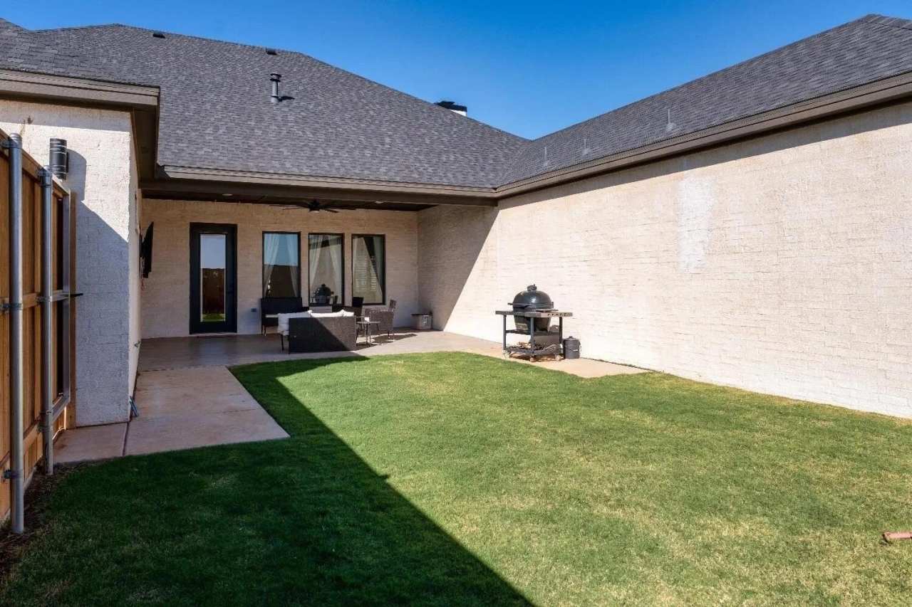 1205 Buckingham Avenue