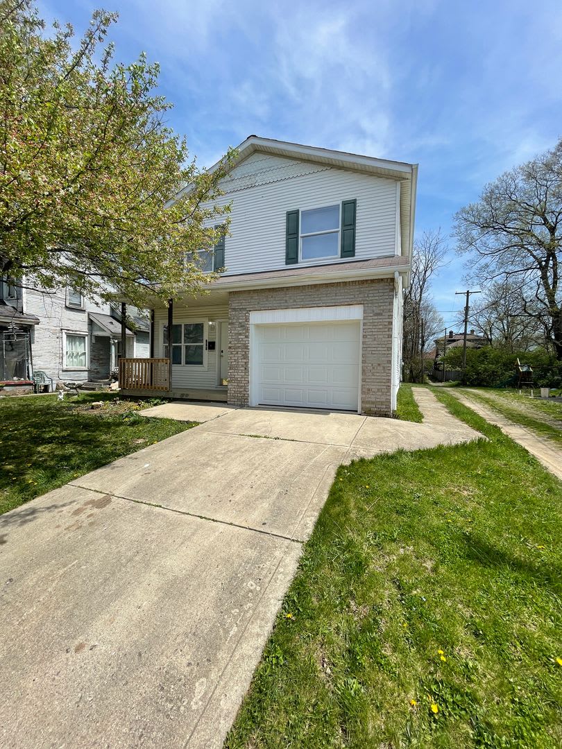 For Rent: 4-bedroom 2-bathroom single family home! Available February